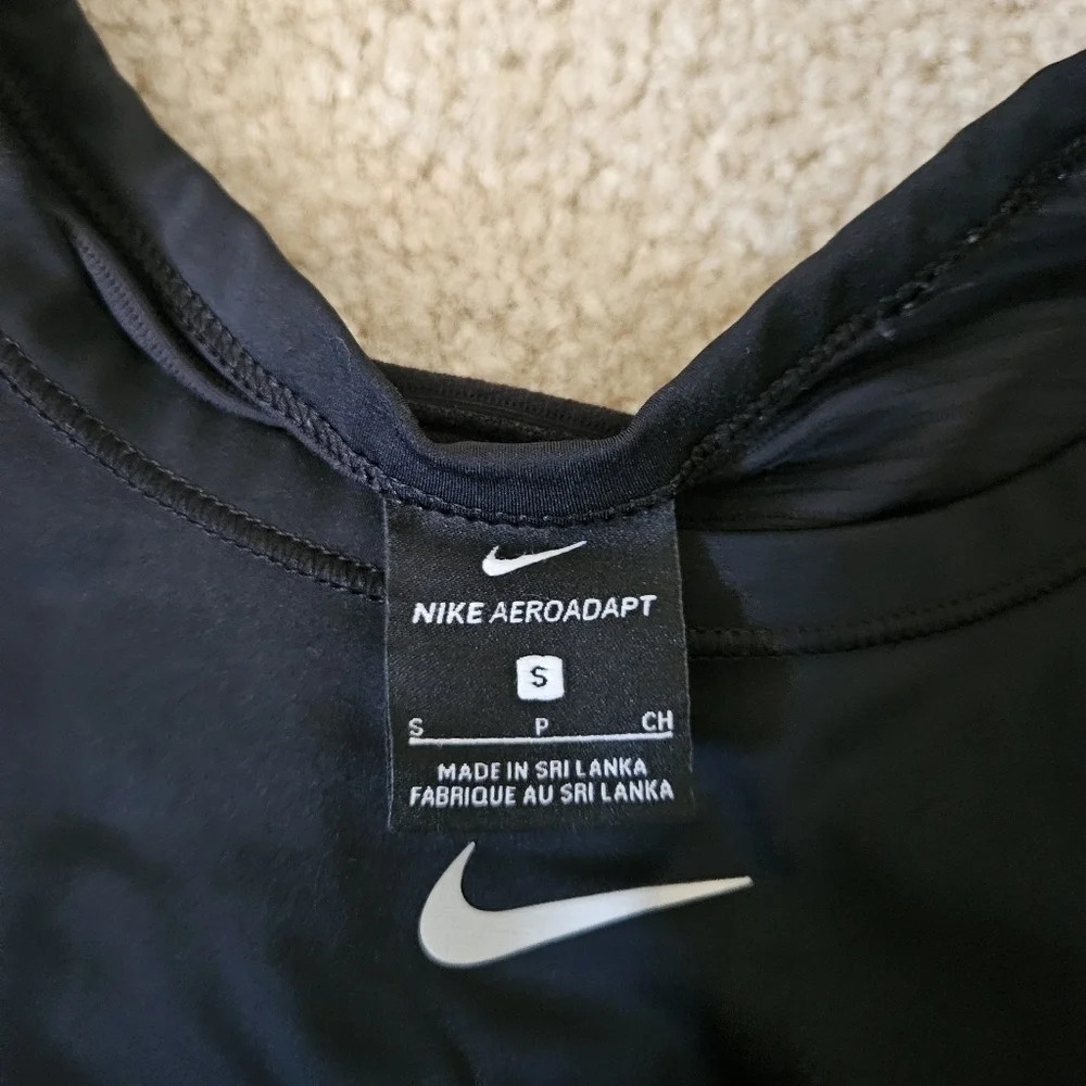 Nike Training Aeroadapt crop top in black S